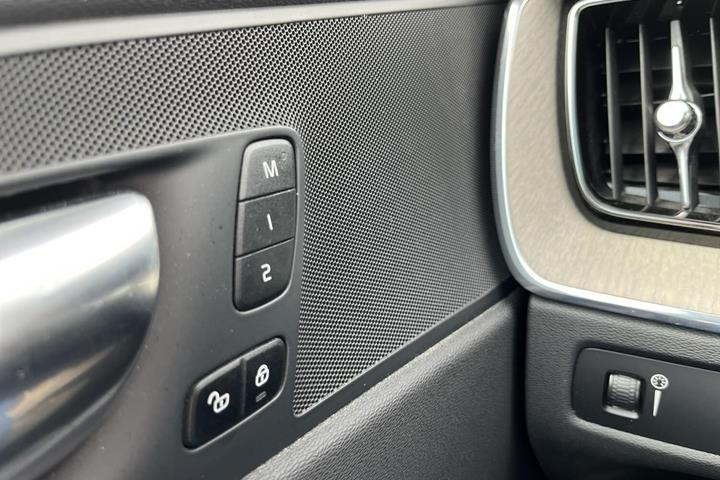Blå Volvo XC60 fra 2022