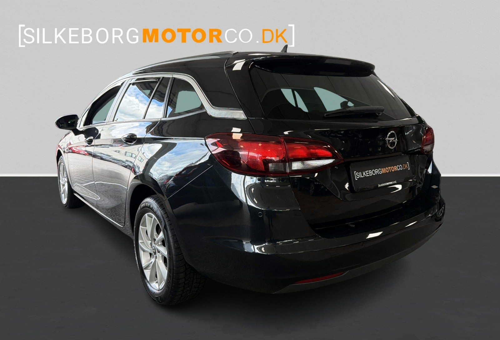 Sort Opel Astra fra 2016
