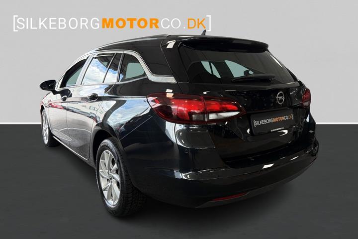 Sort Opel Astra fra 2016