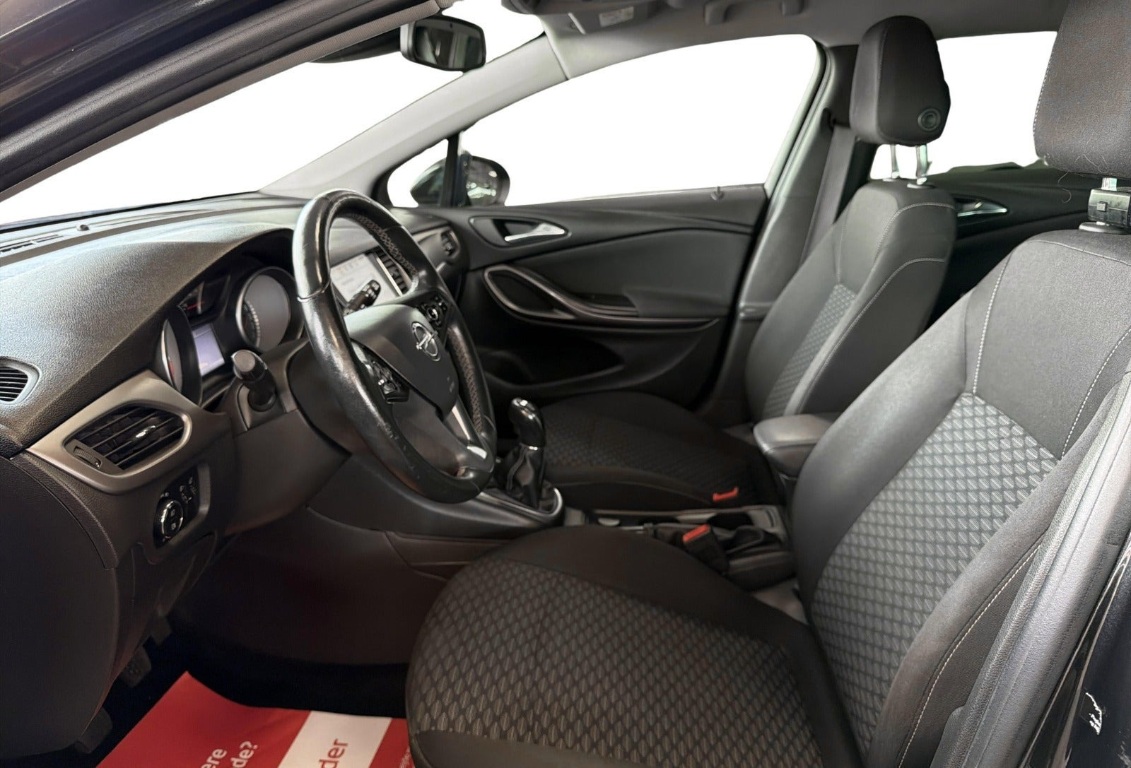 Sort Opel Astra fra 2016