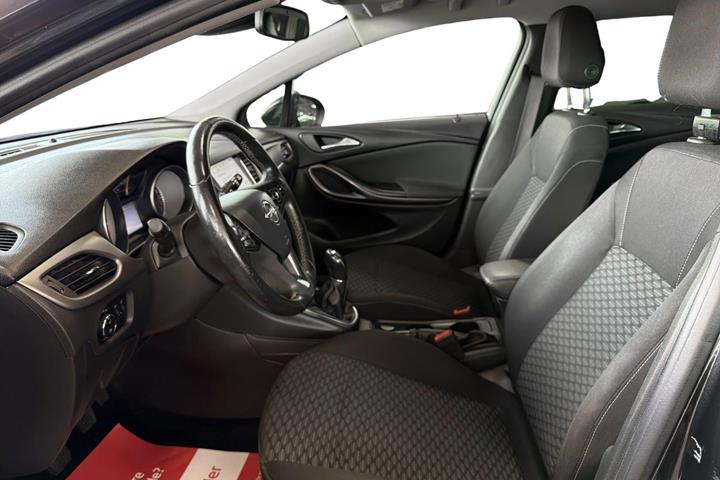 Sort Opel Astra fra 2016