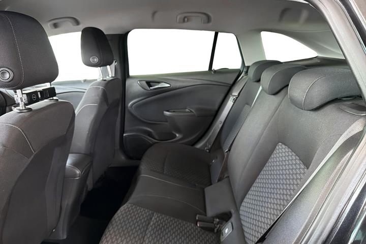 Sort Opel Astra fra 2016