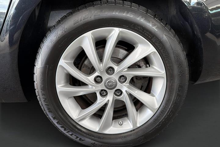 Sort Opel Astra fra 2016