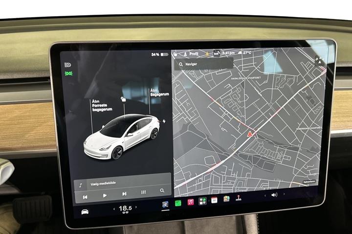 Hvid Tesla Model 3 fra 2021