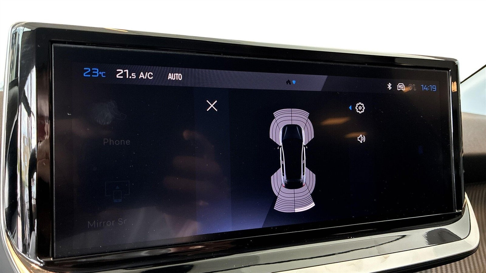 Grå Peugeot e-208 fra 2026