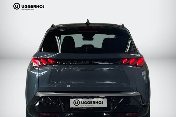 Blå Peugeot e-5008 fra 2025