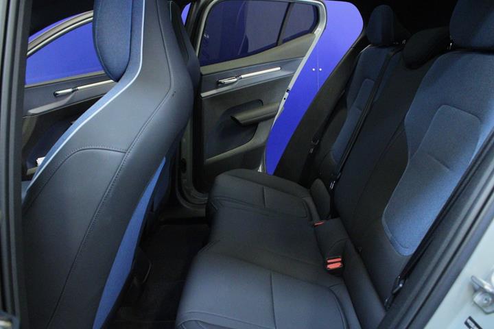 Grå Volvo EX30 fra 2024