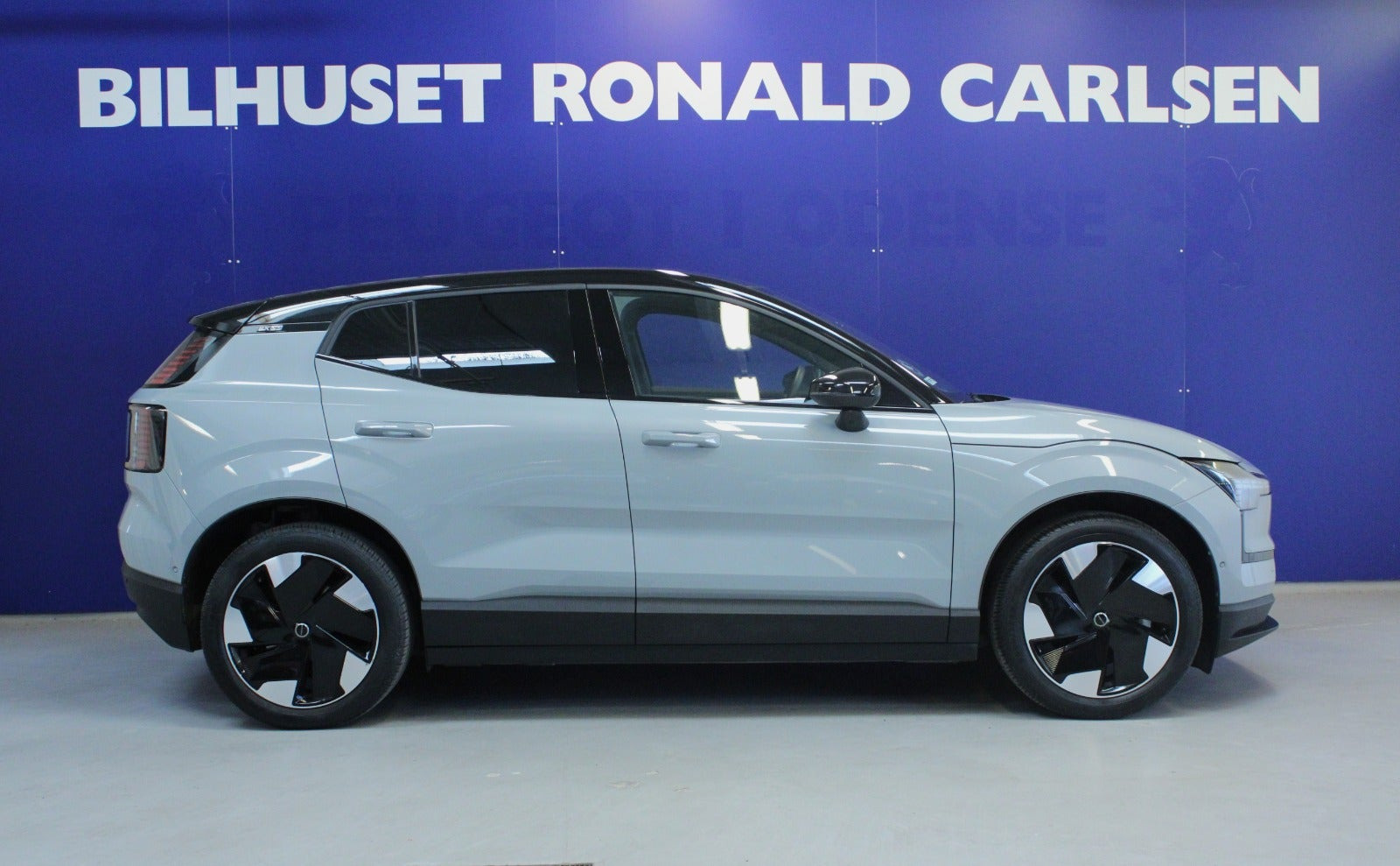 Grå Volvo EX30 fra 2024