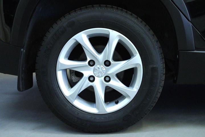 Sort Peugeot 2008 fra 2019