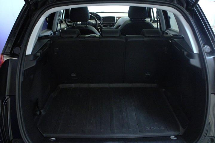 Sort Peugeot 2008 fra 2019