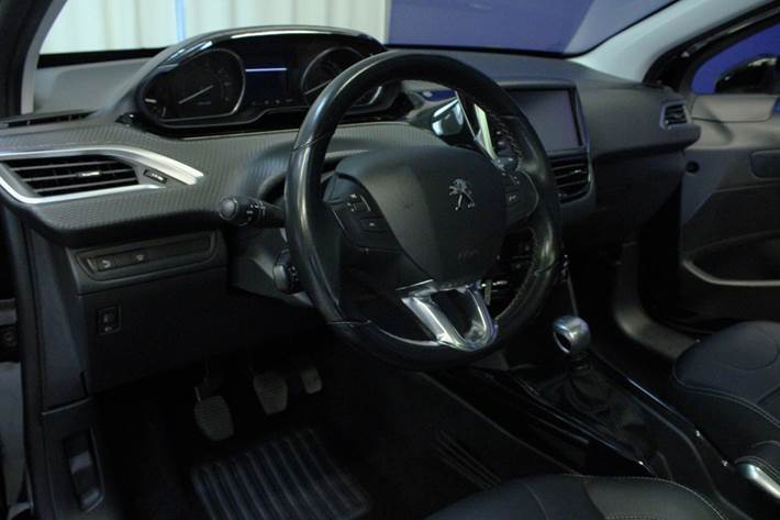 Sort Peugeot 2008 fra 2019