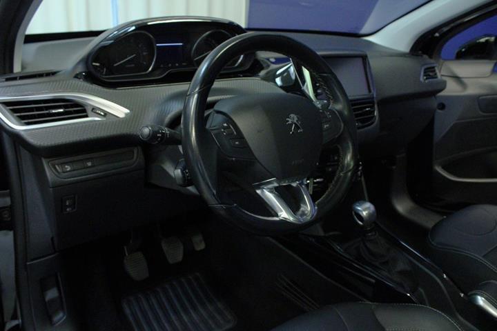 Sort Peugeot 2008 fra 2019