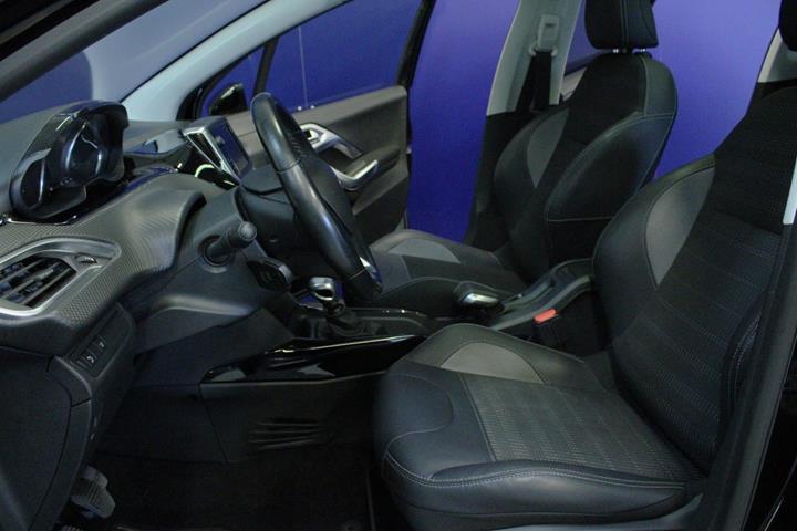 Sort Peugeot 2008 fra 2019