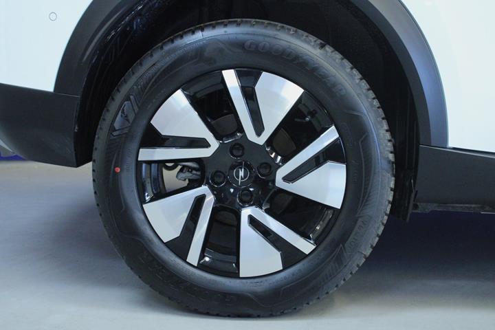 Hvid Opel Frontera fra 2026