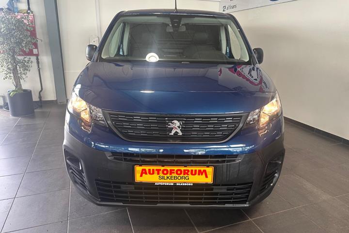 Blå Peugeot Partner fra 2020