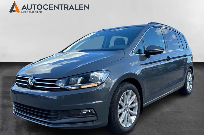 Grå VW Touran fra 2021