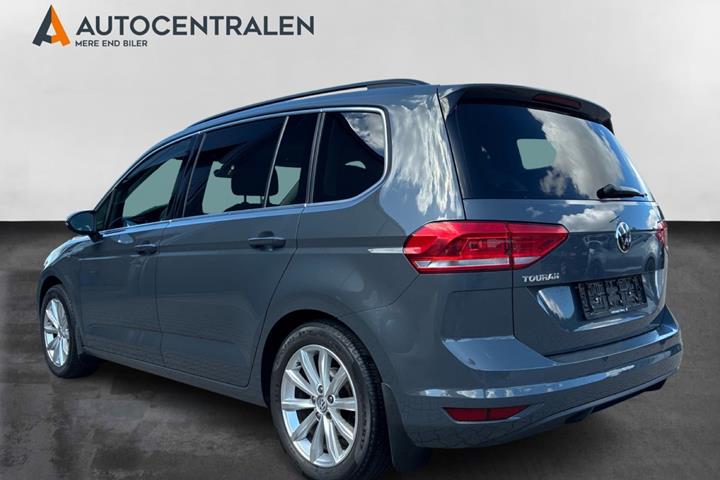 Grå VW Touran fra 2021