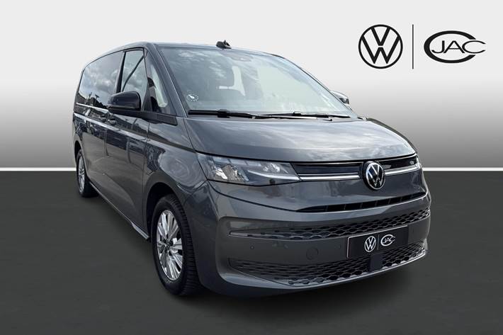 Grå VW Multivan fra 2024