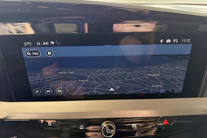 Blå Opel Mokka-e fra 2025