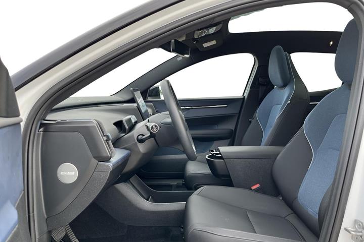 Hvid Volvo EX30 fra 2024