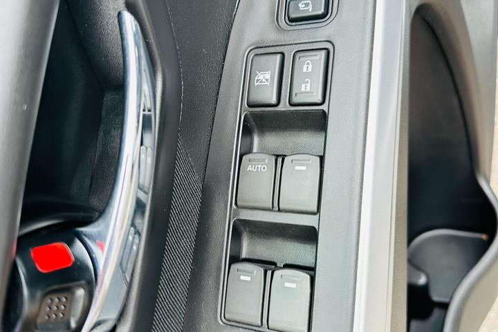 Grå Suzuki S-Cross fra 2015