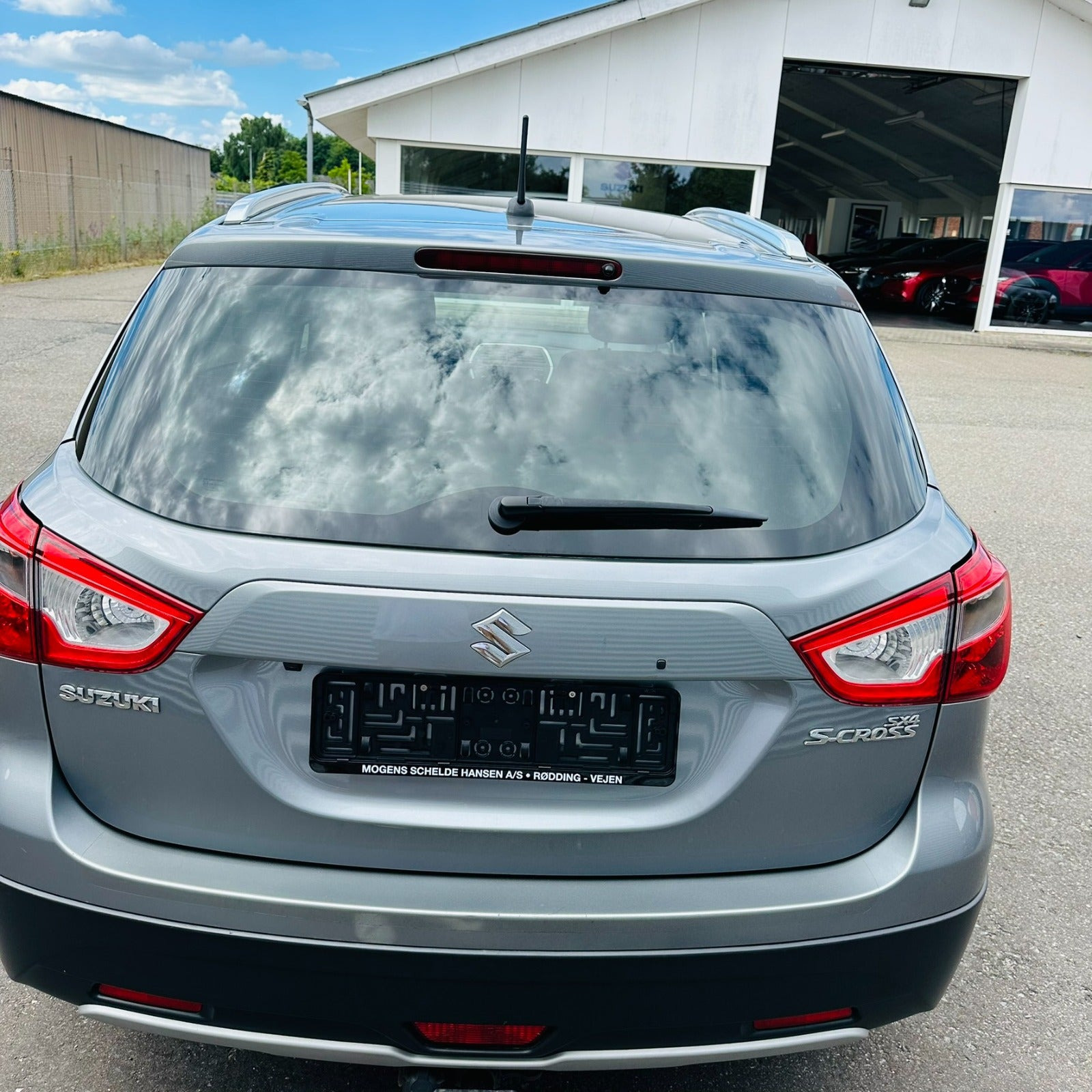 Grå Suzuki S-Cross fra 2015