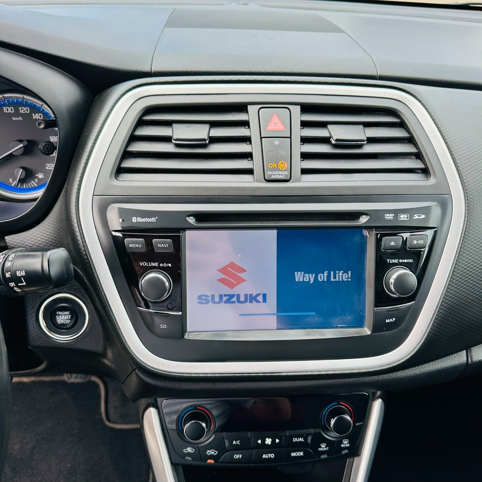 Grå Suzuki S-Cross fra 2015