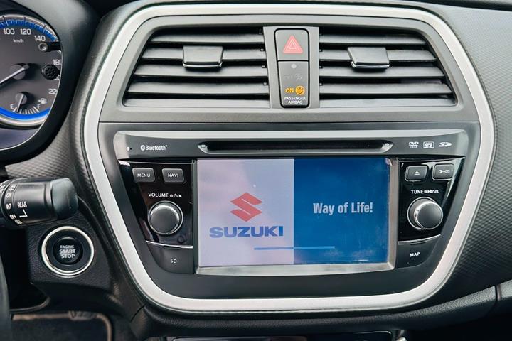 Grå Suzuki S-Cross fra 2015