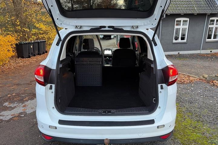 Hvid Ford C-MAX fra 2019