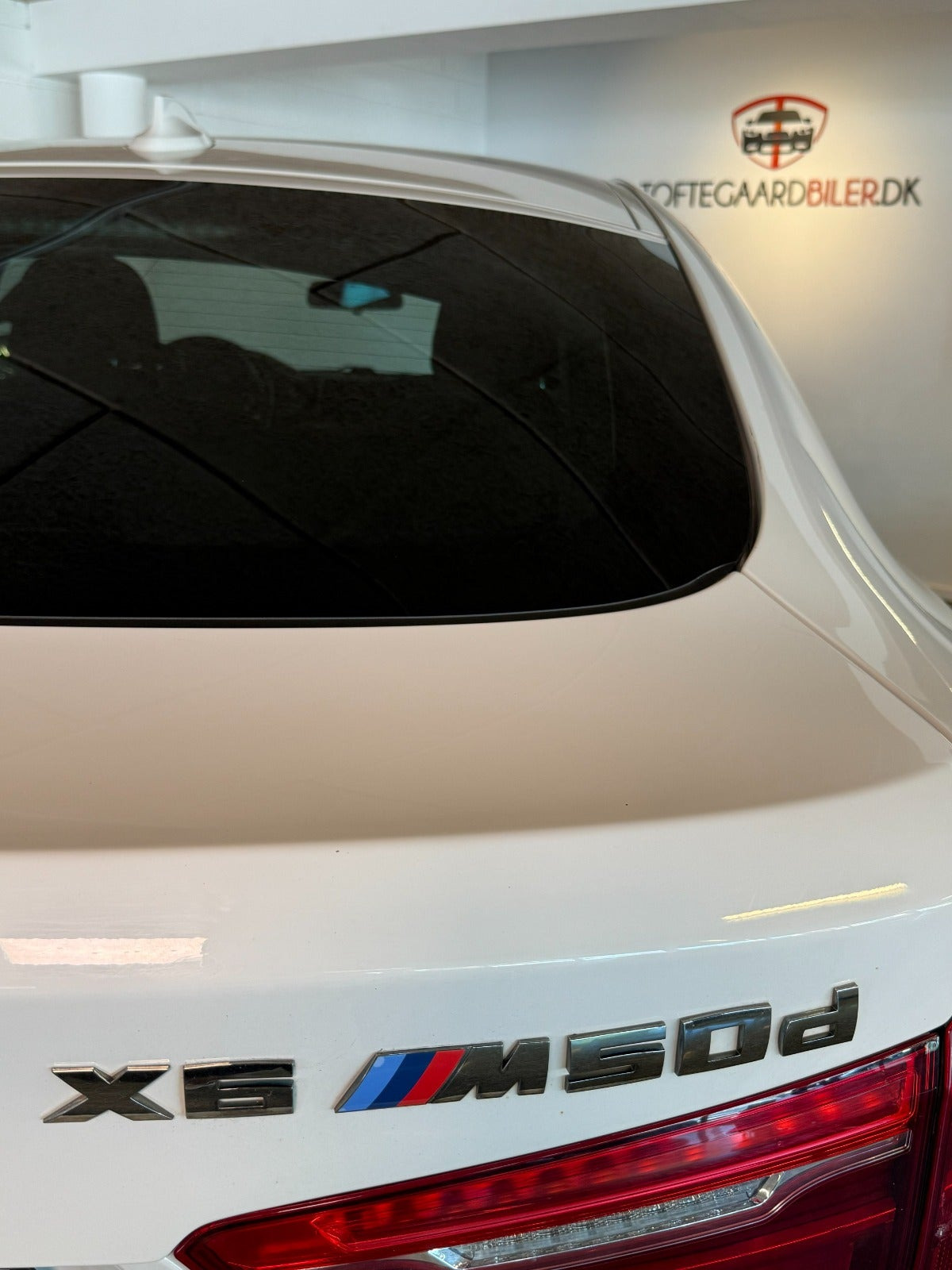 Hvid BMW X6 fra 2017