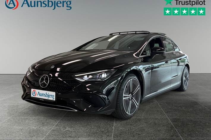 Sort Mercedes EQE350+ fra 2023 set udefra
