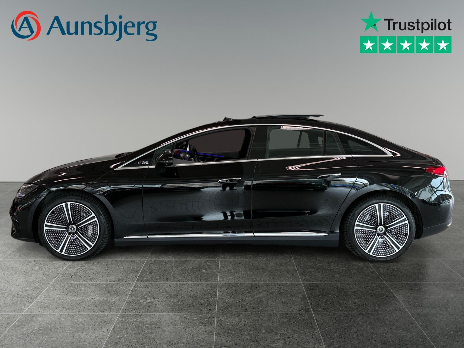 Sort Mercedes EQE350+ fra 2023