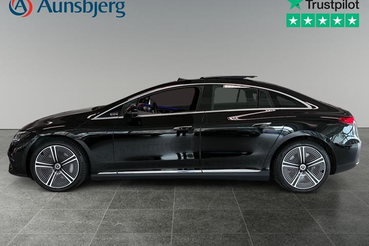 Sort Mercedes EQE350+ fra 2023