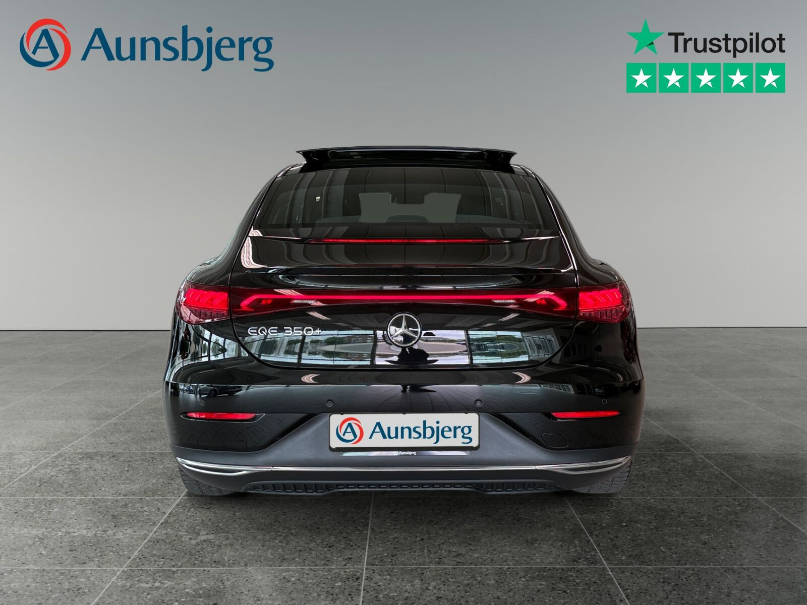 Sort Mercedes EQE350+ fra 2023