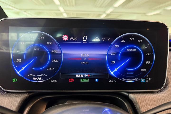 Sort Mercedes EQE350+ fra 2023