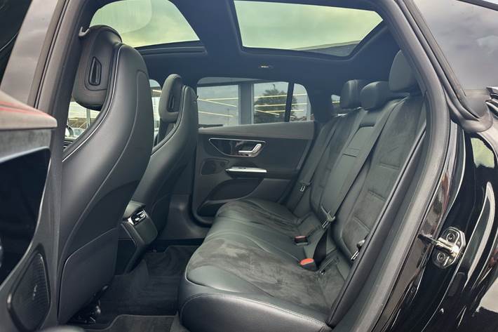 Sort Mercedes EQE350 fra 2024