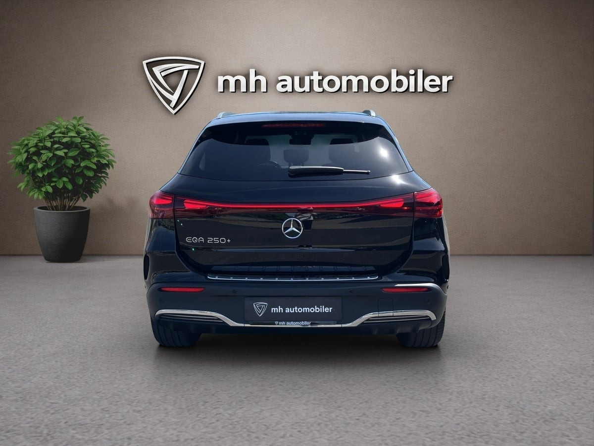 Sort Mercedes EQA250+ fra 2024