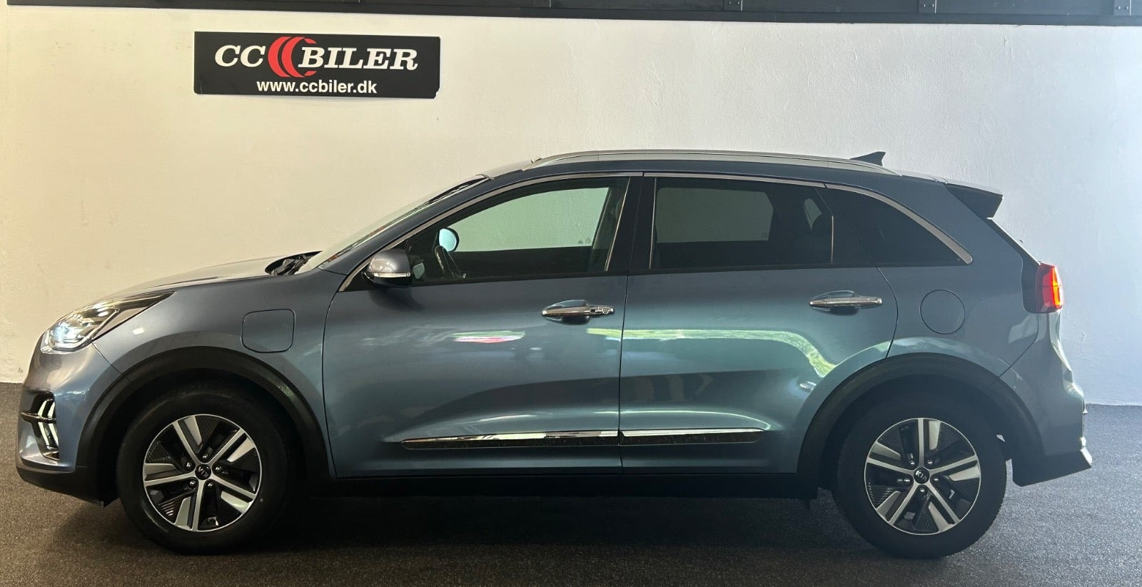 Blå Kia Niro fra 2020