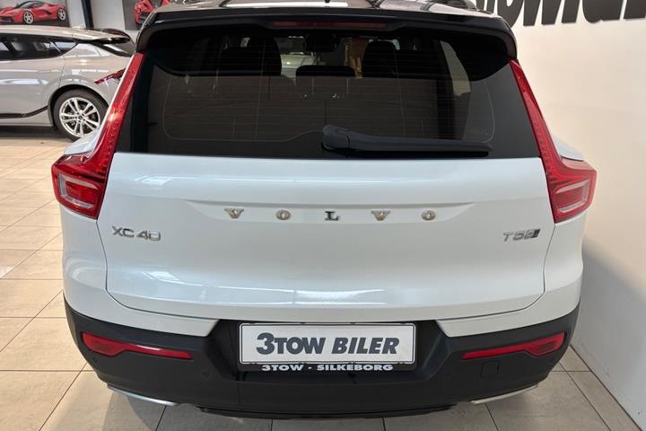 Hvid Volvo XC40 fra 2020