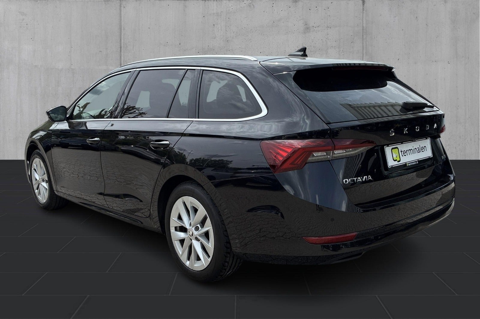 Sort Skoda Octavia fra 2023