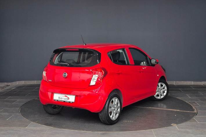 Rød Opel Karl fra 2016