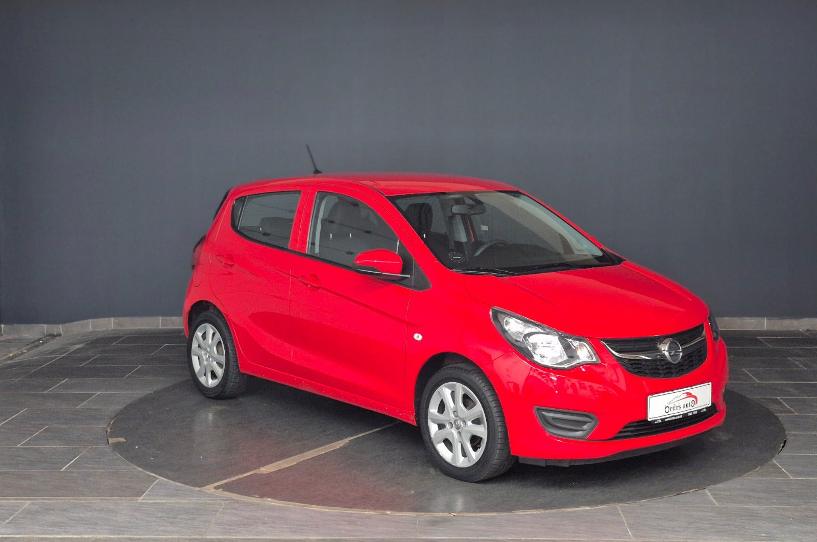 Rød Opel Karl fra 2016