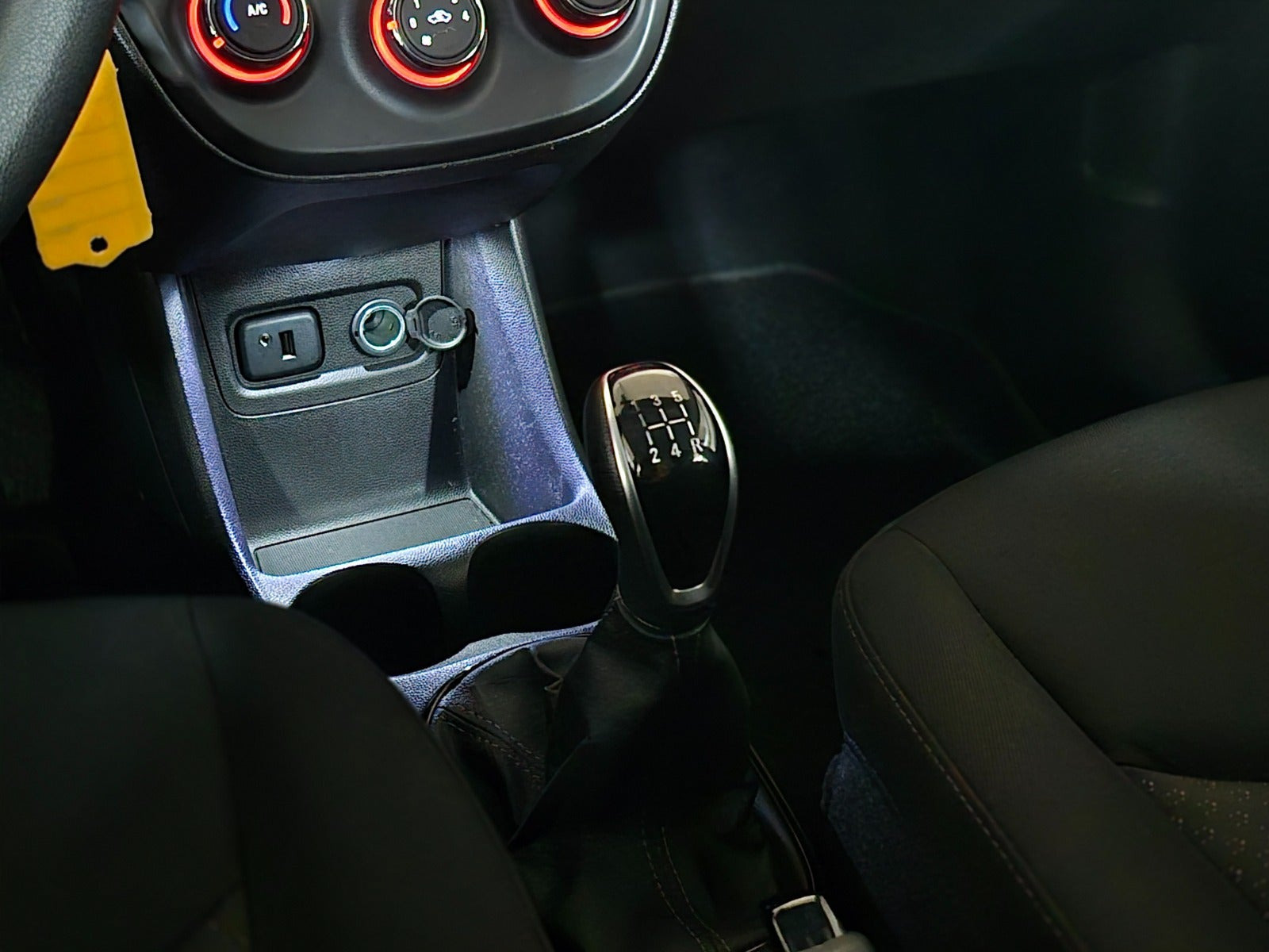 Rød Opel Karl fra 2016