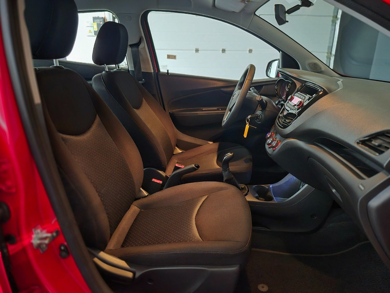 Rød Opel Karl fra 2016