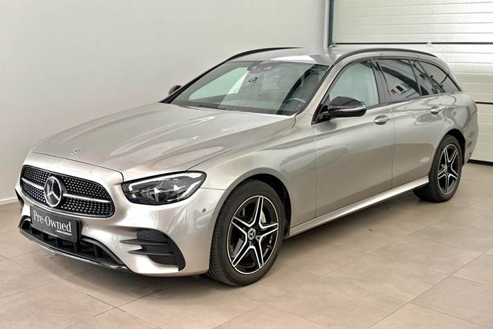 Orange Mercedes E300 de fra 2021