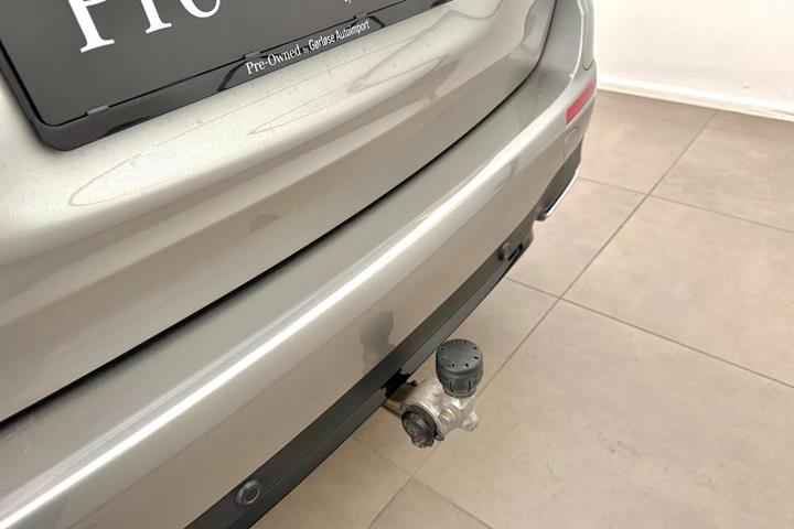 Orange Mercedes E300 de fra 2021