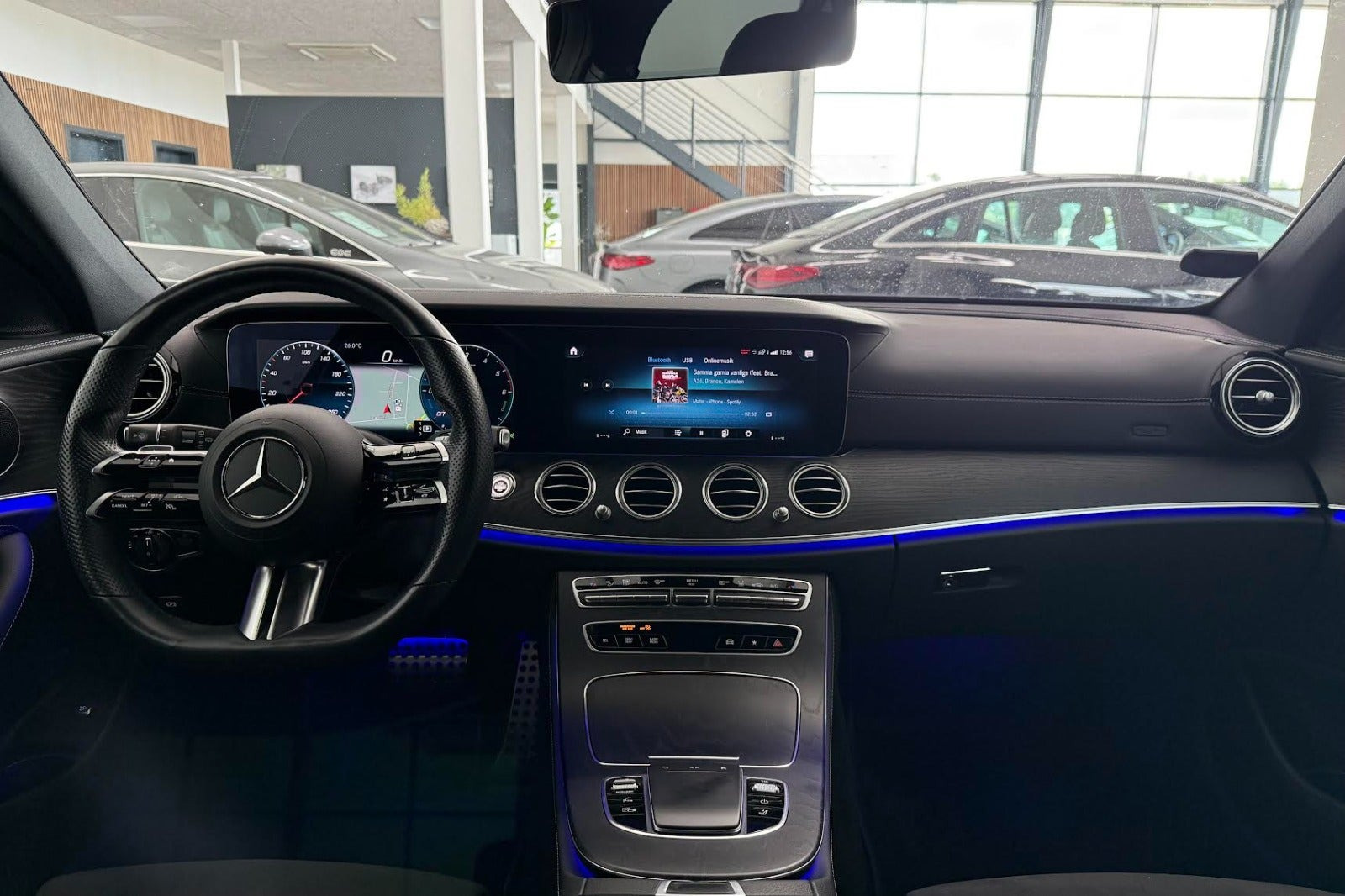 Orange Mercedes E300 de fra 2021