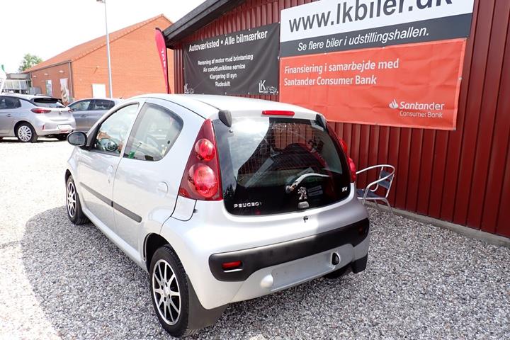 Sølv Peugeot 107 fra 2007