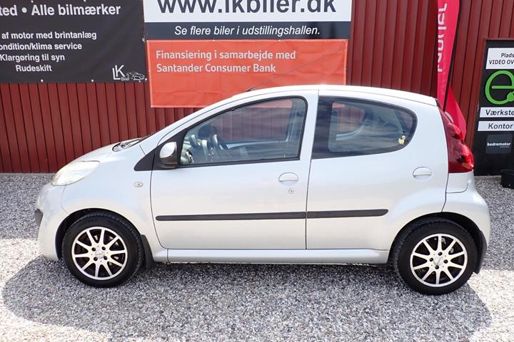 Sølv Peugeot 107 fra 2007