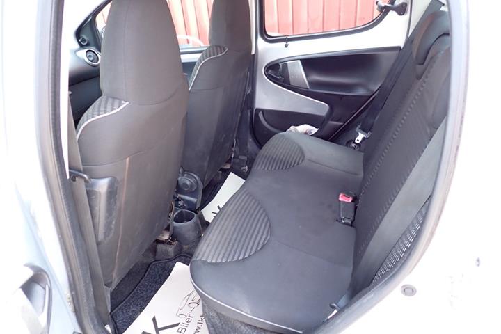 Sølv Peugeot 107 fra 2007